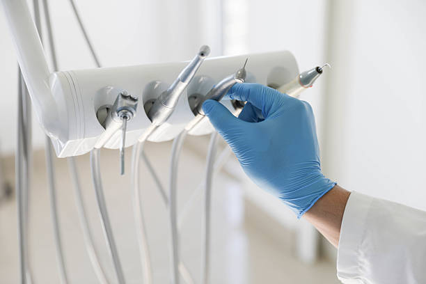 Professional Emergency Dentist technician working in Lincolnwood, IL